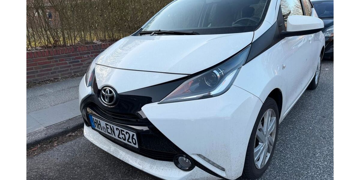 Toyota Aygo (X) 25.000 km 10.750 &euro; Hamburg 22045