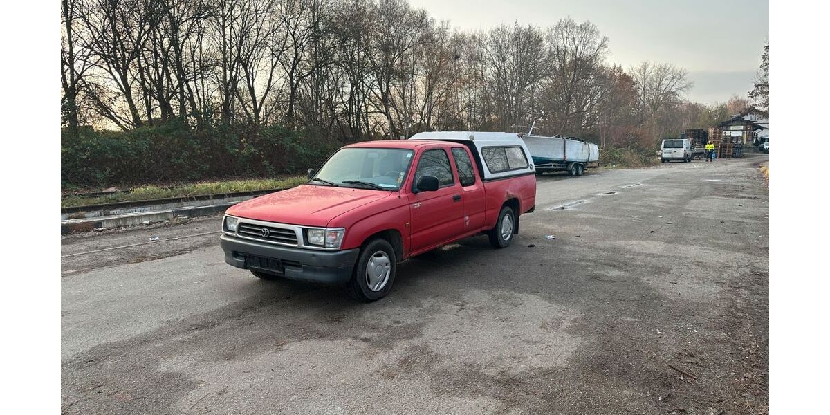 Toyota Hilux 230.215 km 5.200 &euro; HAMBURG 22113
