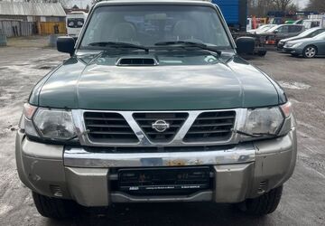 Nissan Patrol 142.015 km 9.990 &euro; Hamburg 22113