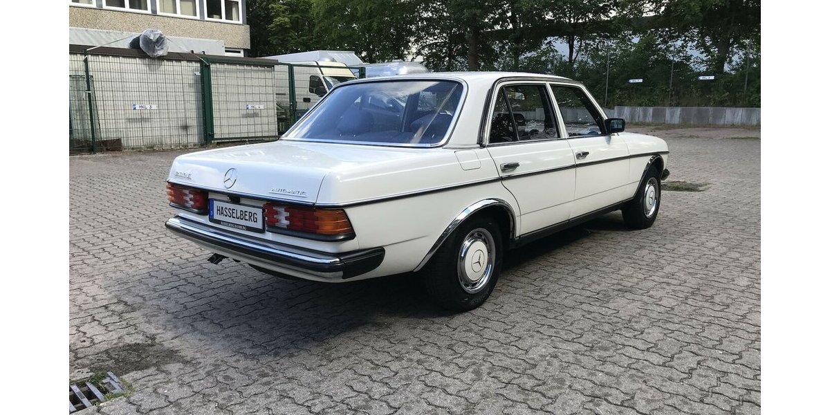Mercedes-Benz 230 W123 Sanders Automat ABS AirBag SSD Velours 146.358 km 15.999 &euro; Hamburg 22339