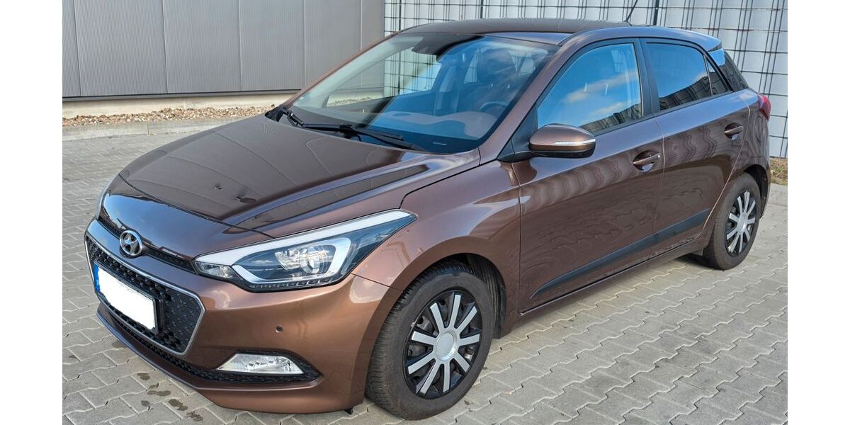 Hyundai i20 82.268 km 7.999 &euro; Hamburg 20457