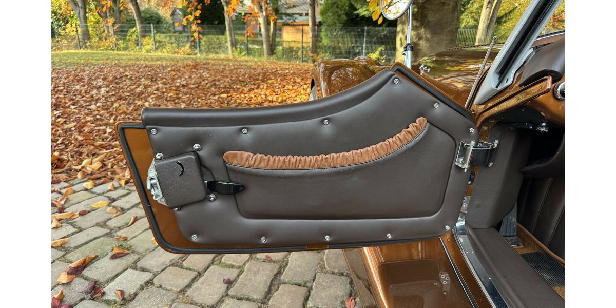 Morgan Plus 8 4.8 AERO8 GOLDFINGER 007 9.999 km 139.999 &euro; Hamburg 22339