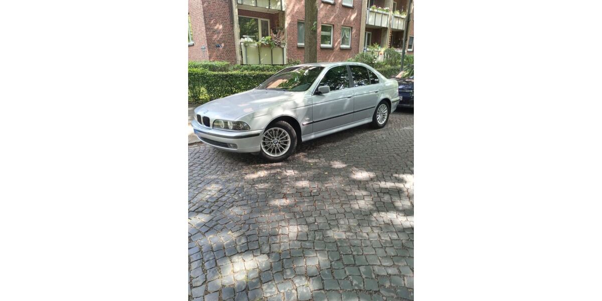 BMW 523 234.000 km 4.899 &euro; Hamburg 20535