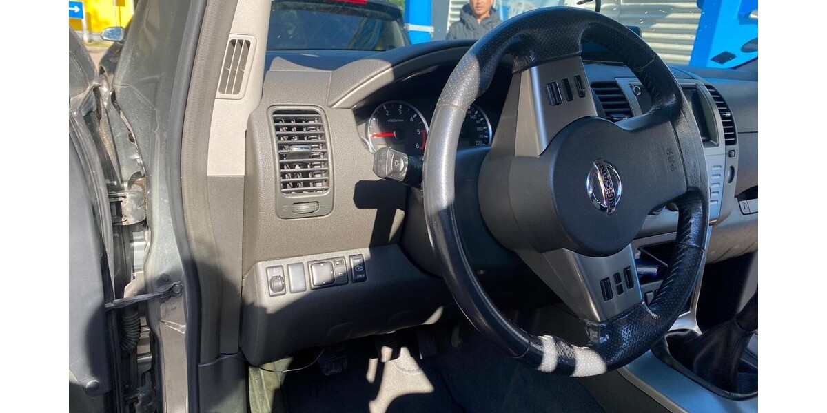 Nissan Pathfinder 253.000 km 8.500 &euro; Hamburg 20038