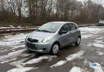 Toyota Yaris 166.542 km 2.700 &euro; HAMBURG 22113
