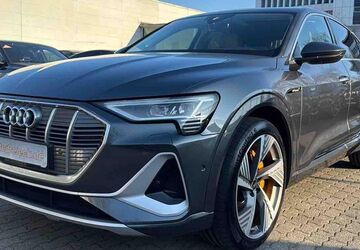 Audi e-tron 38.364 km 31.950 &euro; Hamburg 22047