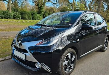 Toyota Aygo (X) 74.000 km 8.599 &euro; Hamburg 22177