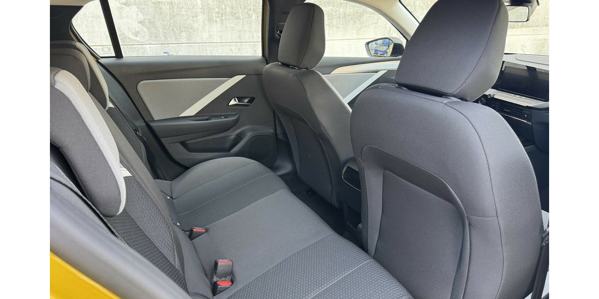 Opel Astra L INITIALE in AMBER Kult Gelb Metallic 3.000 km 19.999 &euro; Hamburg 22339