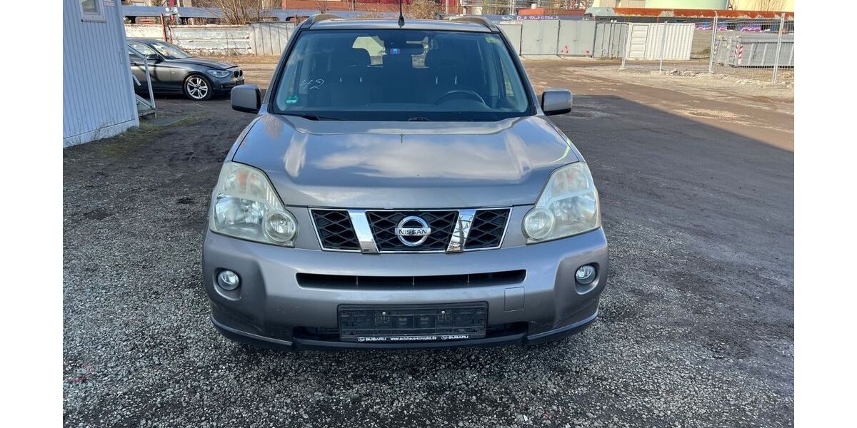 Nissan X-Trail 235.021 km 3.990 &euro; Hamburg 22113