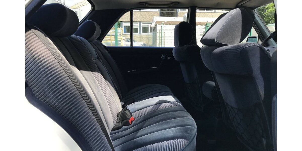 Mercedes-Benz 230 W123 Sanders Automat ABS AirBag SSD Velours 146.358 km 15.999 &euro; Hamburg 22339