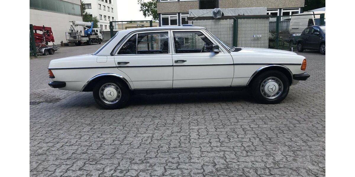Mercedes-Benz 230 W123 Sanders Automat ABS AirBag SSD Velours 146.358 km 15.999 &euro; Hamburg 22339