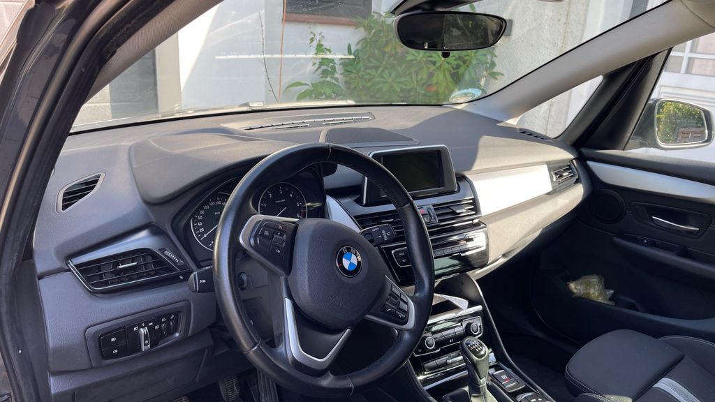 BMW 218 Active Tourer 100.000 km 10.400 &euro; HAMBURG 21147