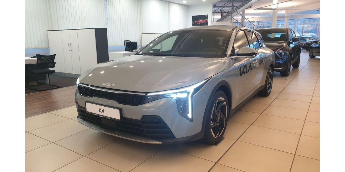 Kia K4 1.217 km 32.990 &euro; Hamburg 22525