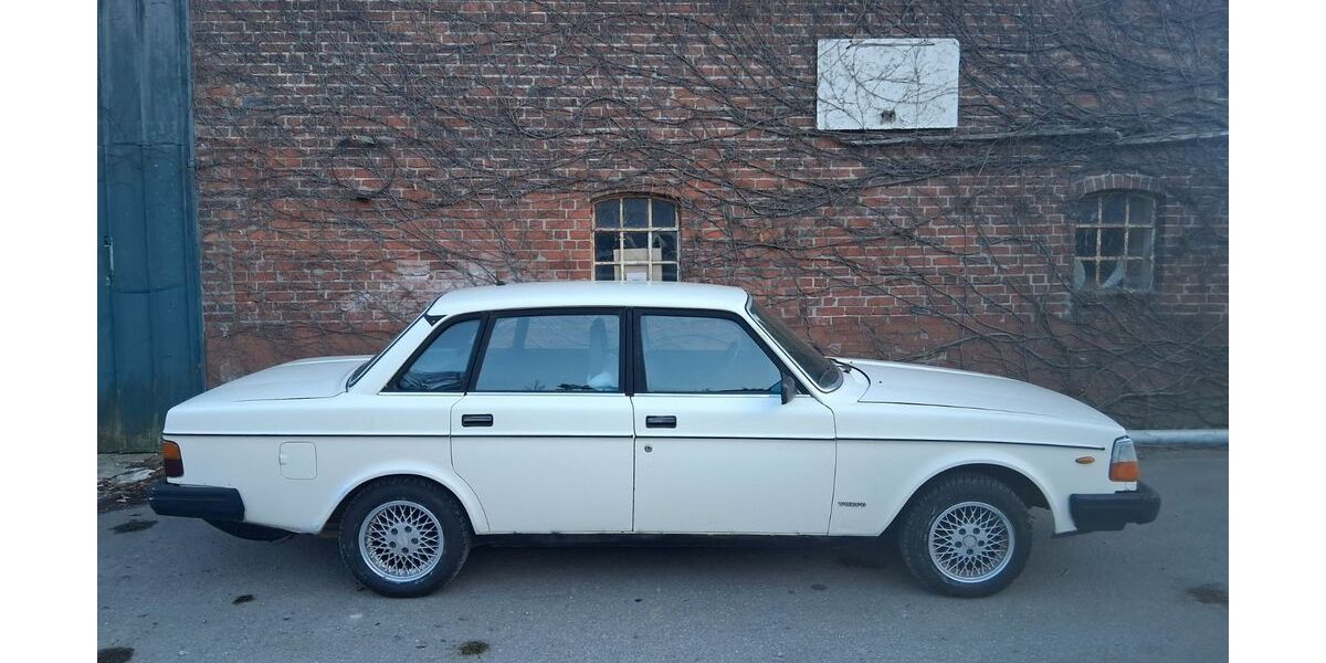 Volvo 240 422.000 km 2.000 &euro; Elmshorn 25335