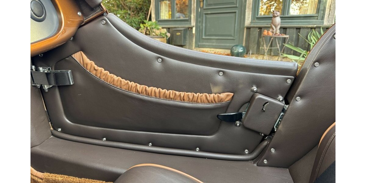 Morgan Plus 8 4.8 AERO8 GOLDFINGER 007 9.999 km 139.999 &euro; Hamburg 22339