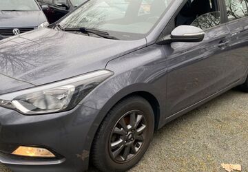 Hyundai i20 61.937 km 9.450 &euro; Hamburg 22419