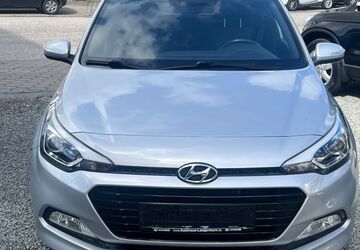 Hyundai i20 81.000 km 8.490 &euro; Hamburg 20537