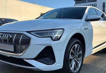 Audi e-tron 27.926 km 29.950 &euro; Hamburg 22047