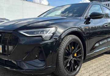 Audi e-tron 49.988 km 32.950 &euro; Hamburg 22047