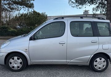 Toyota Yaris 134.257 km 2.999 &euro; Barsbüttel 22885