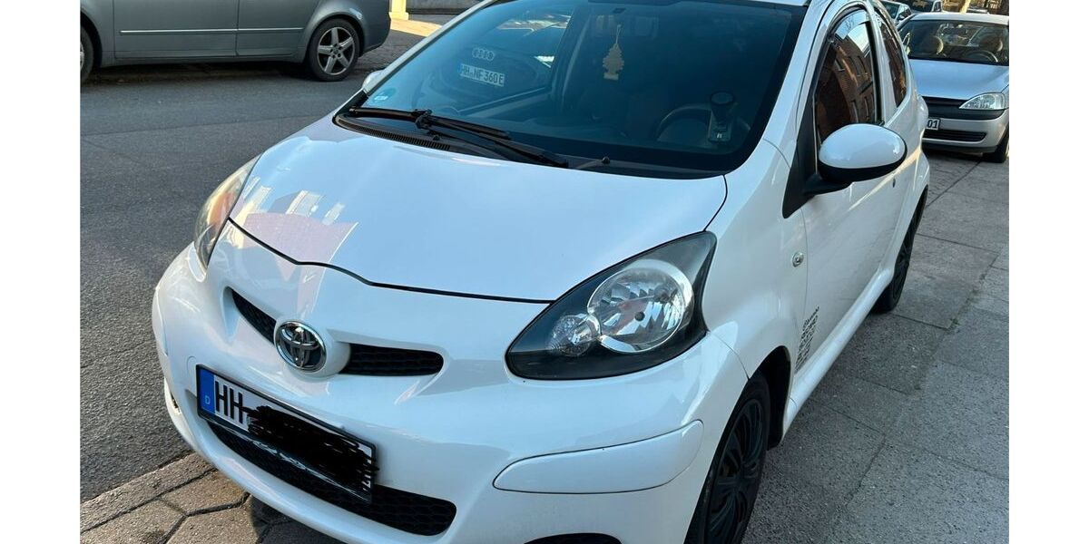 Toyota Aygo (X) 121.392 km 2.200 &euro; Hamburg 22337