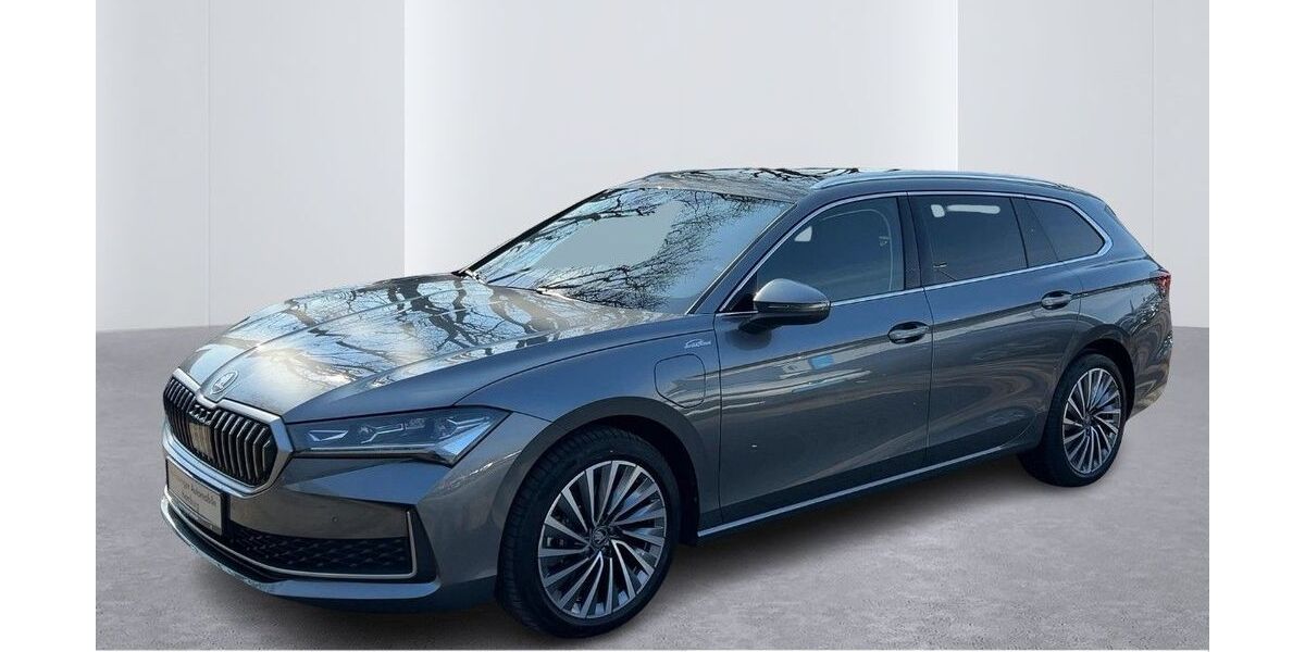 Skoda Superb 12.734 km 44.888 &euro; Hamburg 22303