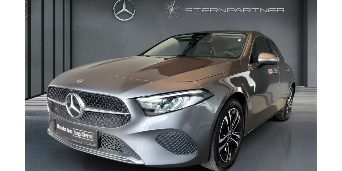 Mercedes-Benz A 180 11.400 km 27.990 &euro; Rellingen 25462